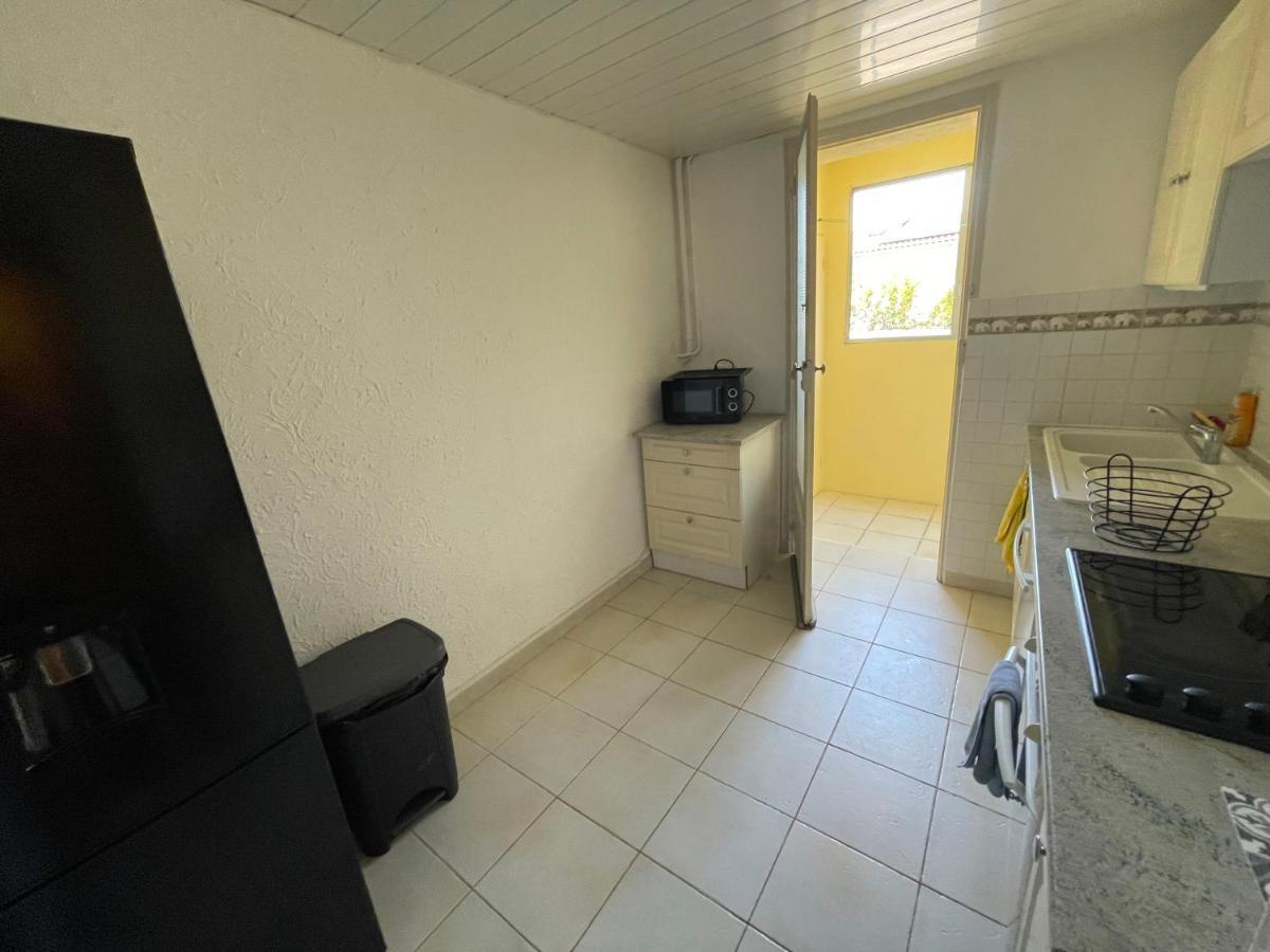 Appartement Spacieux Avec Parking Gratuit Σετ Εξωτερικό φωτογραφία