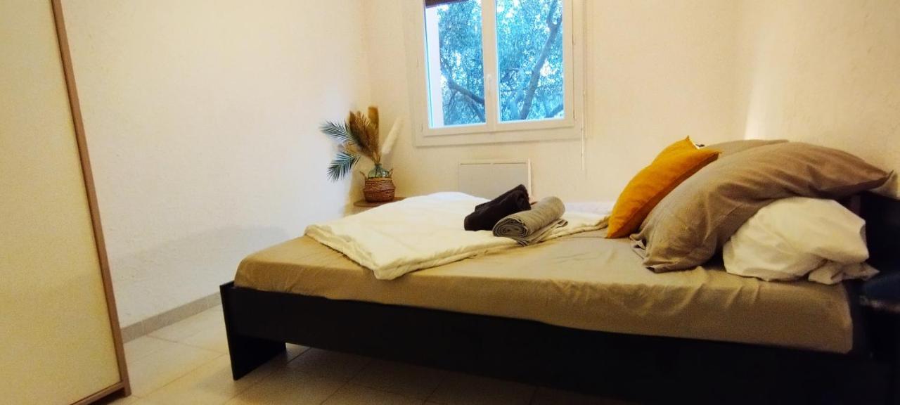 Appartement Spacieux Avec Parking Gratuit Σετ Εξωτερικό φωτογραφία